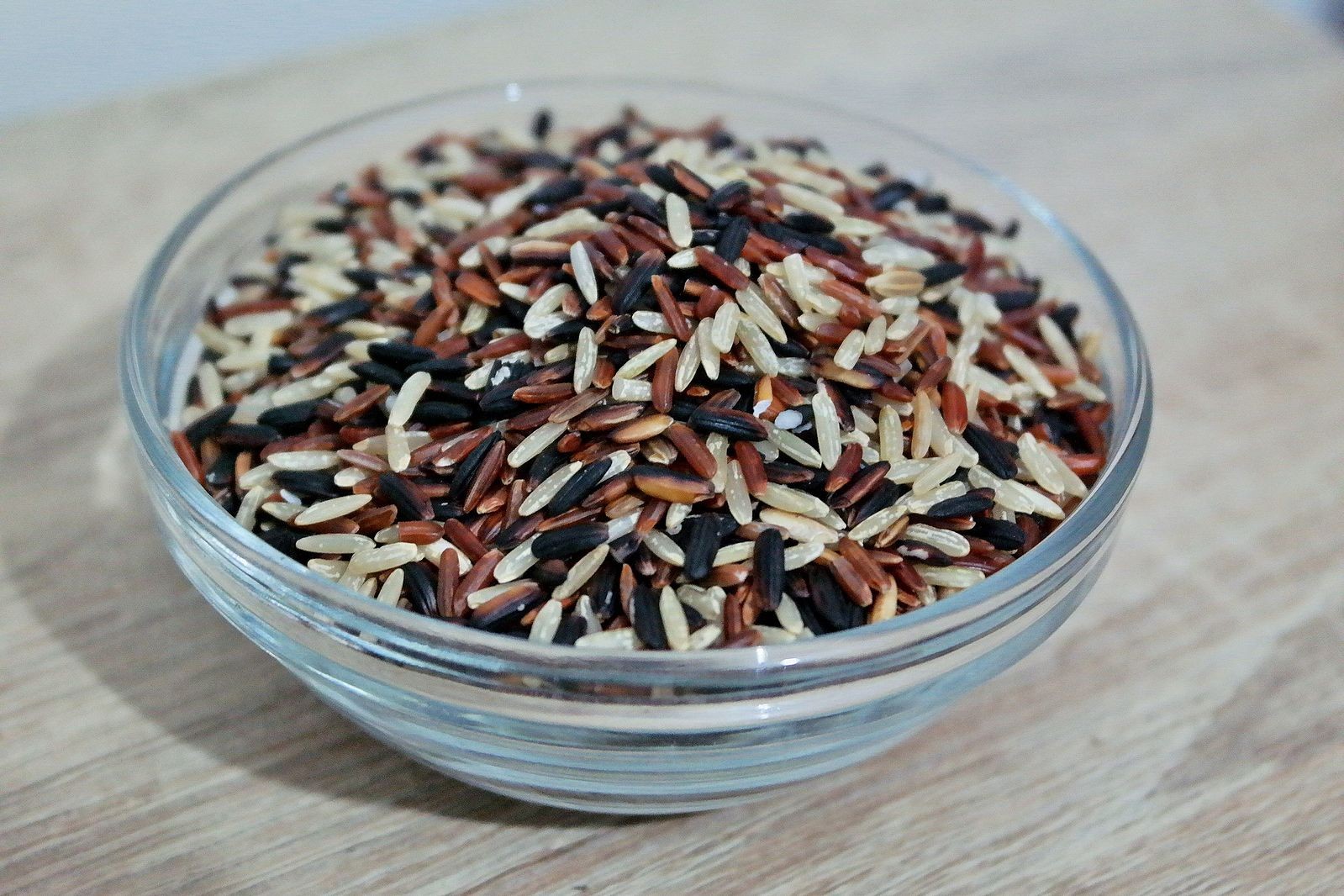 Uncooked_brown,_red_and_black_rice
