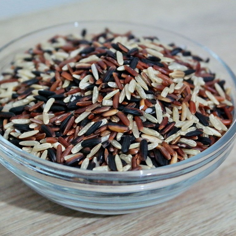 Uncooked_brown,_red_and_black_rice